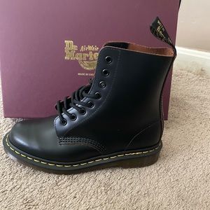 NWT MADE IN ENGLAND DR.MARTENS